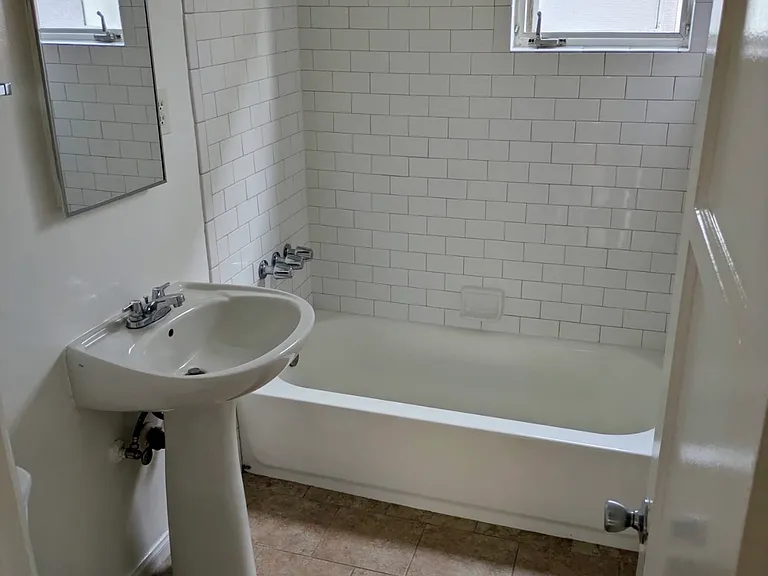 1720 Grevelia St #C — Photo 12
