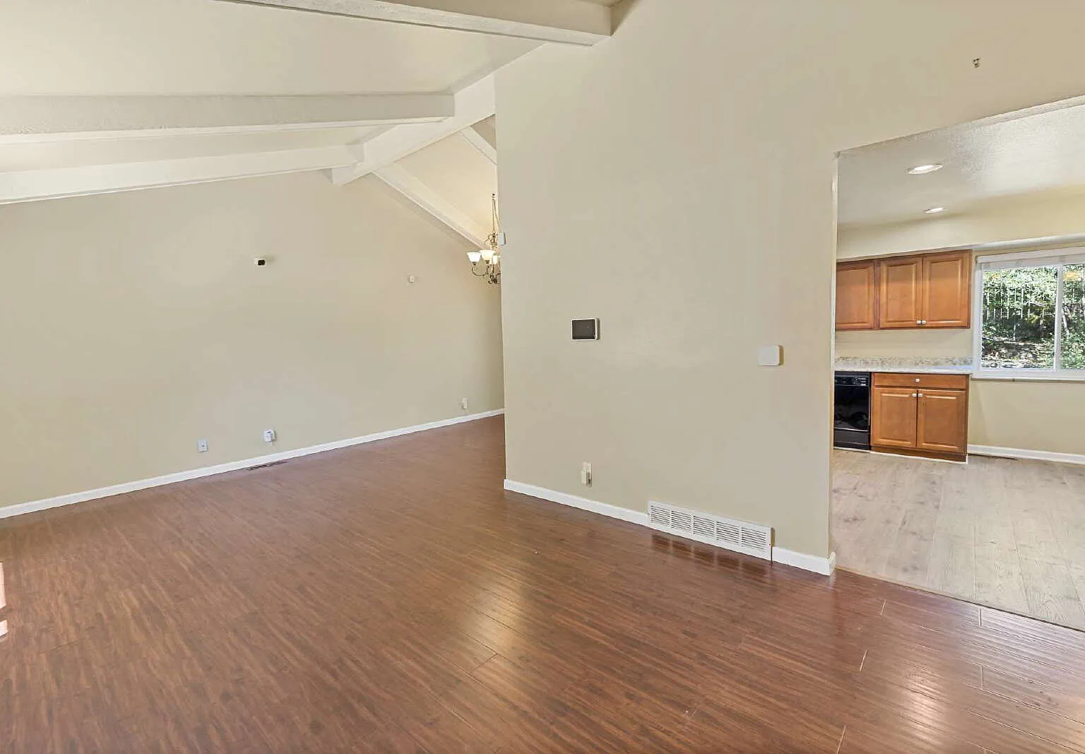 4 bed, 3.0 bath, 2286 sqft, $2,500 — Photo 2