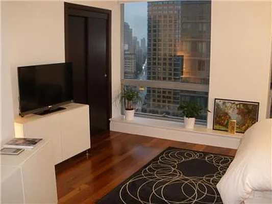 Sold by R New York | media 3