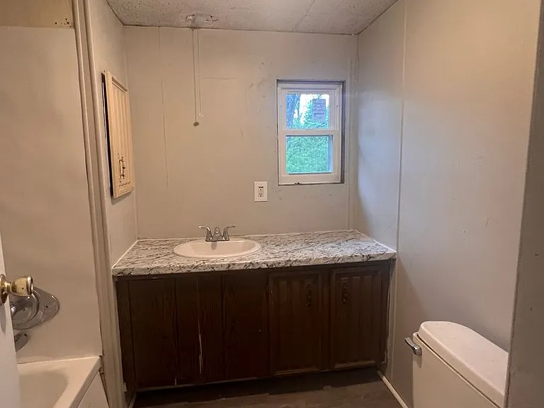 409 Daugherty St #1/2 — Photo 7