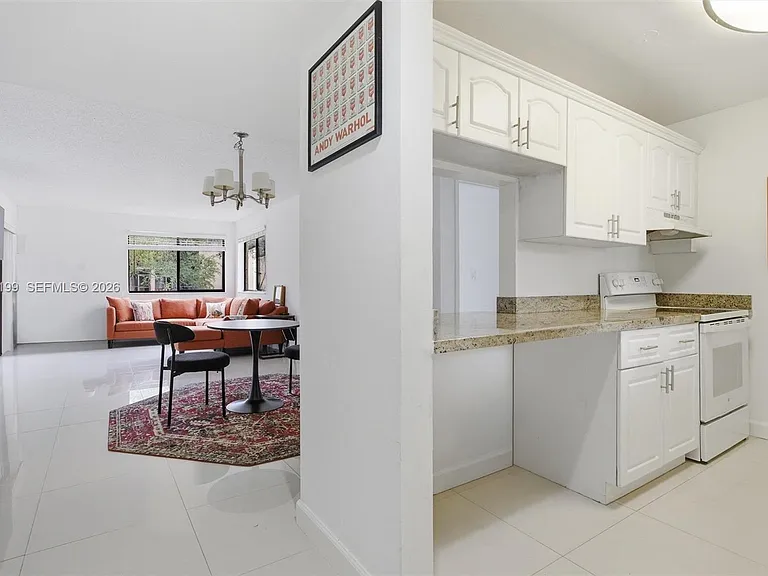 183 Lakeview Dr #102 — Photo 1