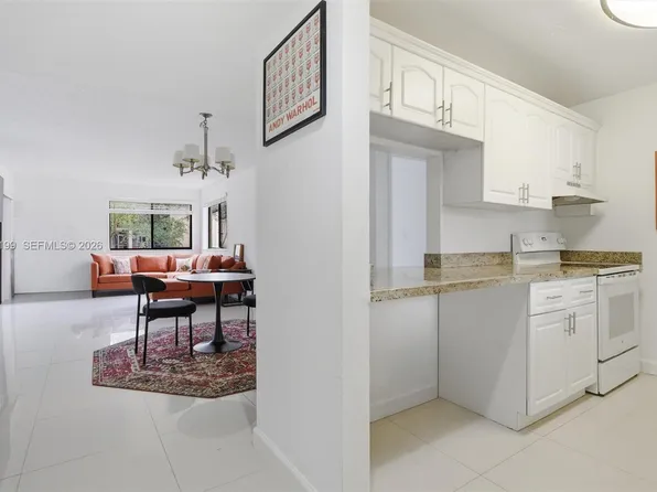 183 Lakeview Dr APT 102, Weston, FL 33326