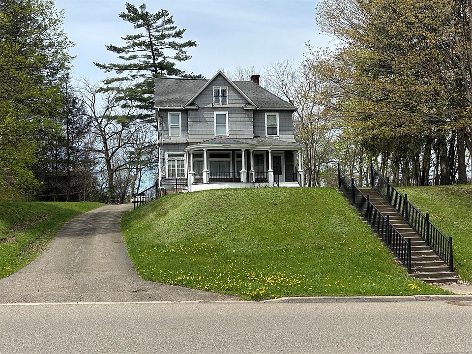 1st image of 762 Riverside Dr