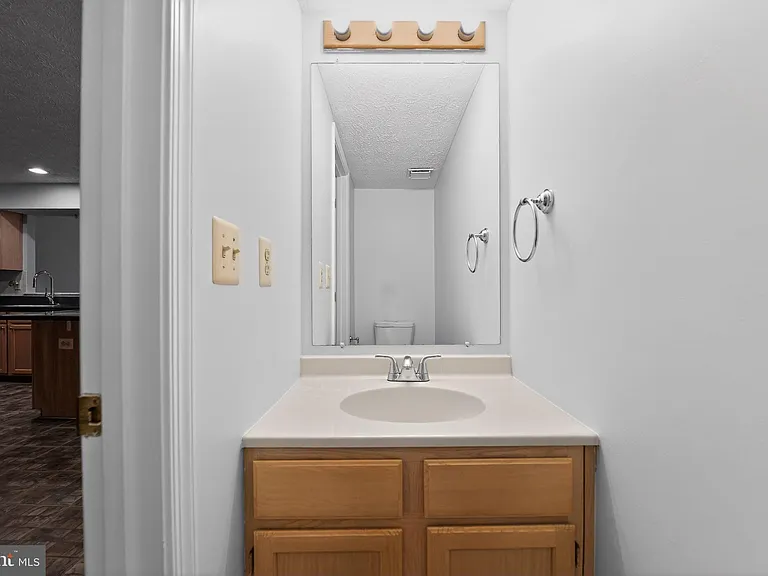 7916 Evesboro Dr — Photo 14