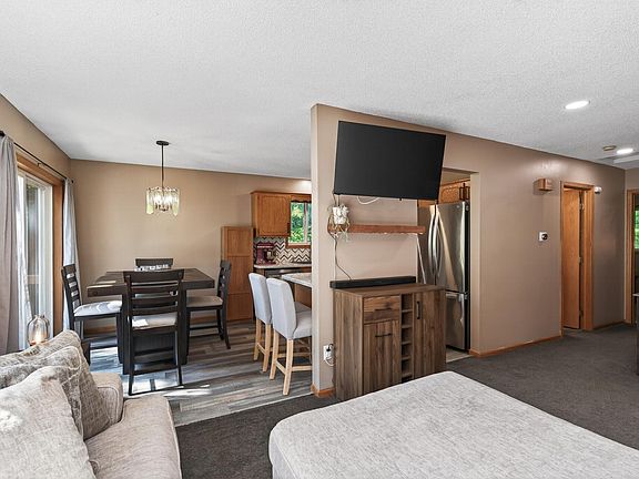 4th image of 504 8th Ave S