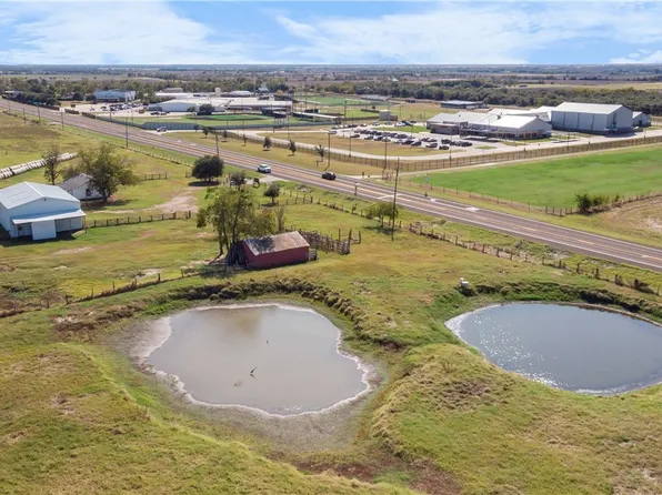 1830 Us Highway 77, Lott, TX 76656