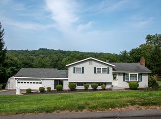 9 Treeland Rd, Shelton, CT 06484