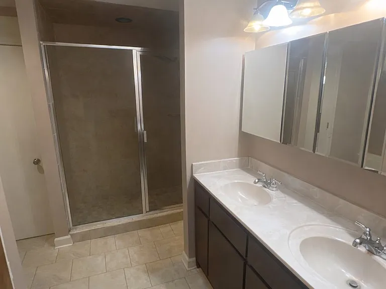 Master Bathroom (Approx. 11 x 9)