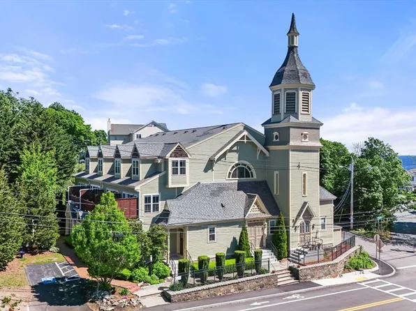 214 Atlantic Ave APT 8, Hull, MA 02045