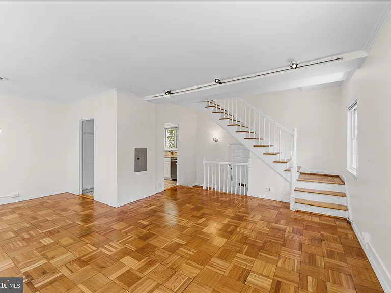 3226 Gunston Rd — Photo 8