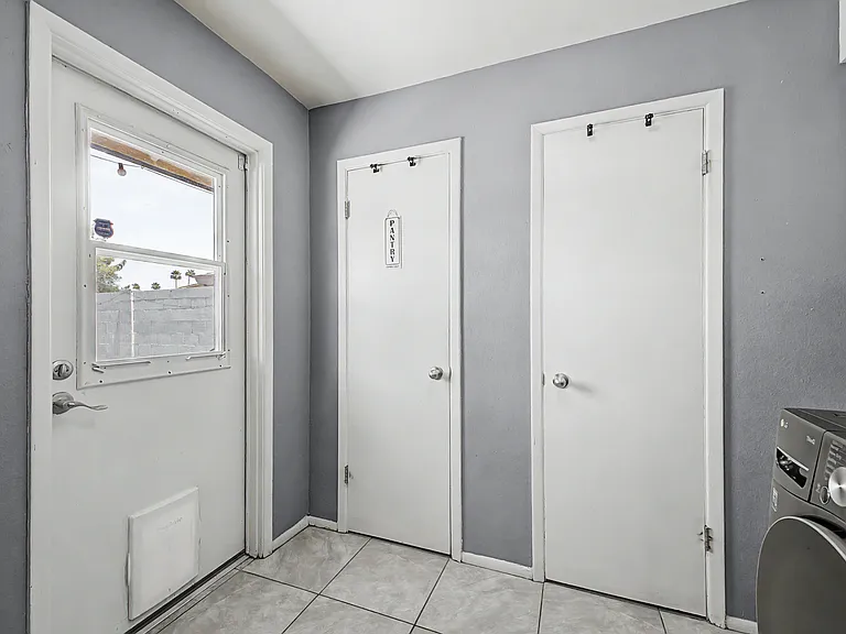 1958 E Laguna Dr — Photo 18