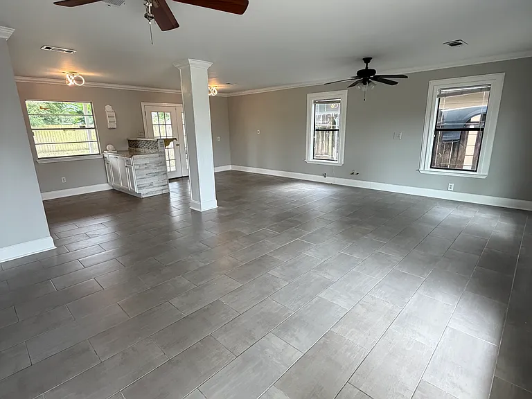 8778 Houma Dr — Photo 2