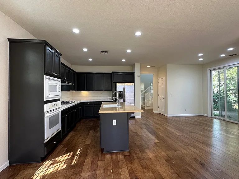 322 S Central Pkwy — Photo 11