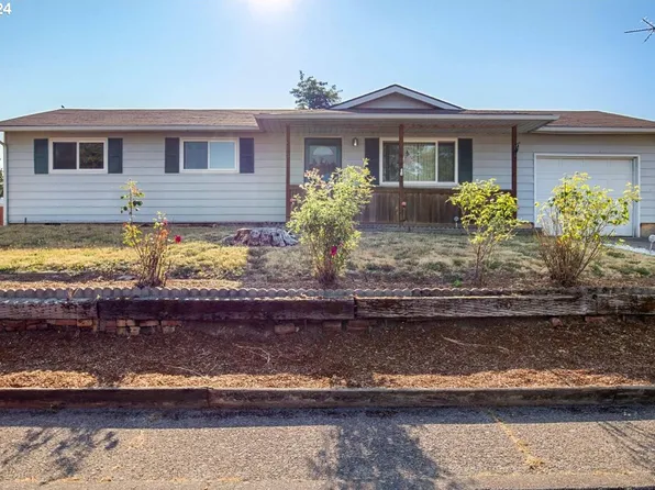 850 N 6th St, Aumsville, OR 97325