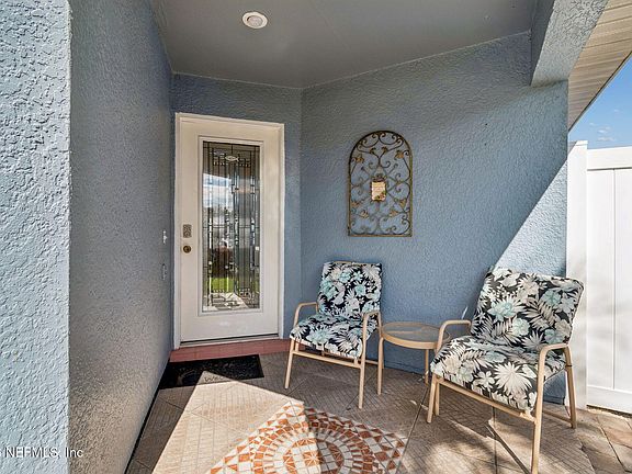 4th image of 2610 WALDEN Court