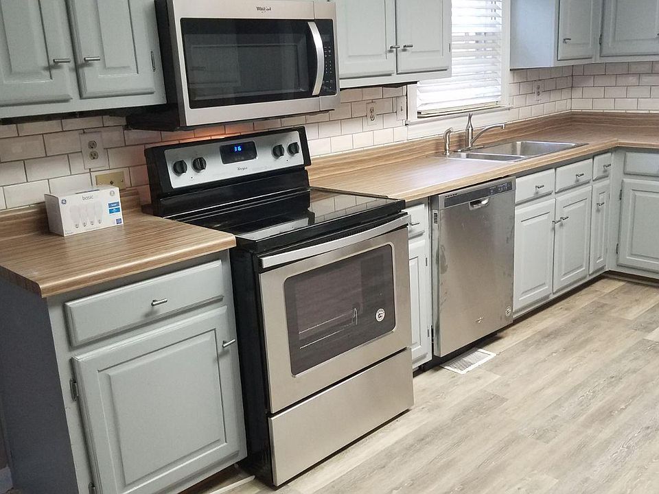 2nd image of 620 Buckeye Cir SE