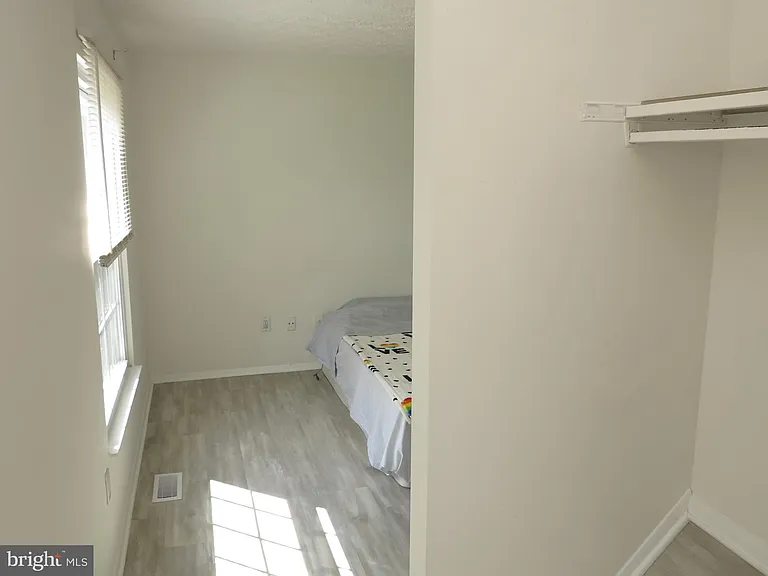 8406 Woodford Ct — Photo 23