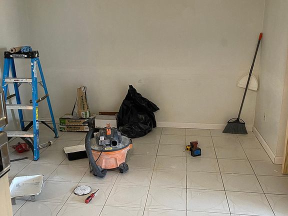 4th image of 1652 Hammersley Ave Floor 1