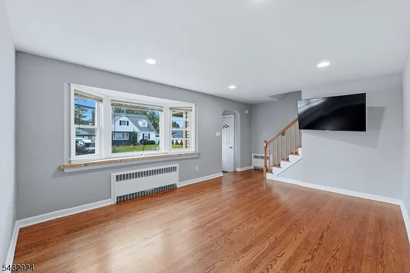 3 bed, 2.0 bath, 1580 sqft, $3,750 — Photo 2