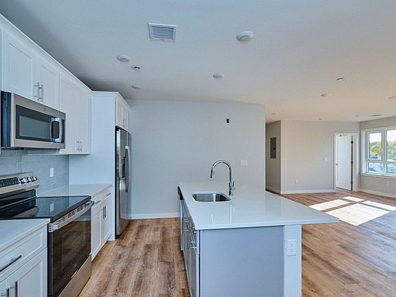2nd image of 521 Willard St #2