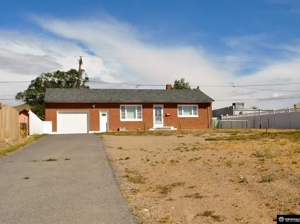 921 W Pine St, Rawlins, WY 82301