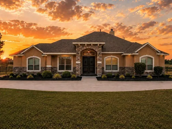 8999 Water Point Dr, Beach City, TX 77523