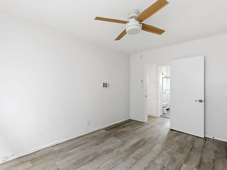 1676 Manning Ave — Photo 23