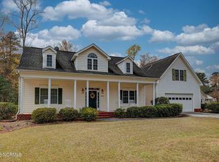 409 N McNeil St, Burgaw, NC 28425