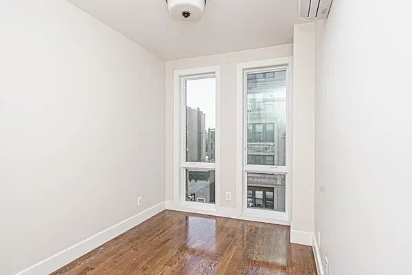 Bedroom, photo 1