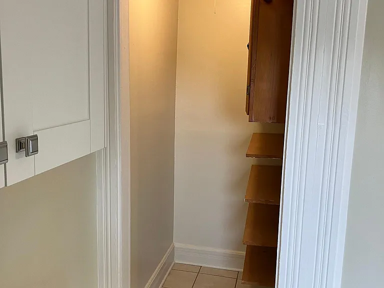 462 W Oakland Ave — Photo 3
