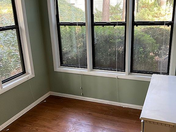 5th image of 601 Summit North Dr NE