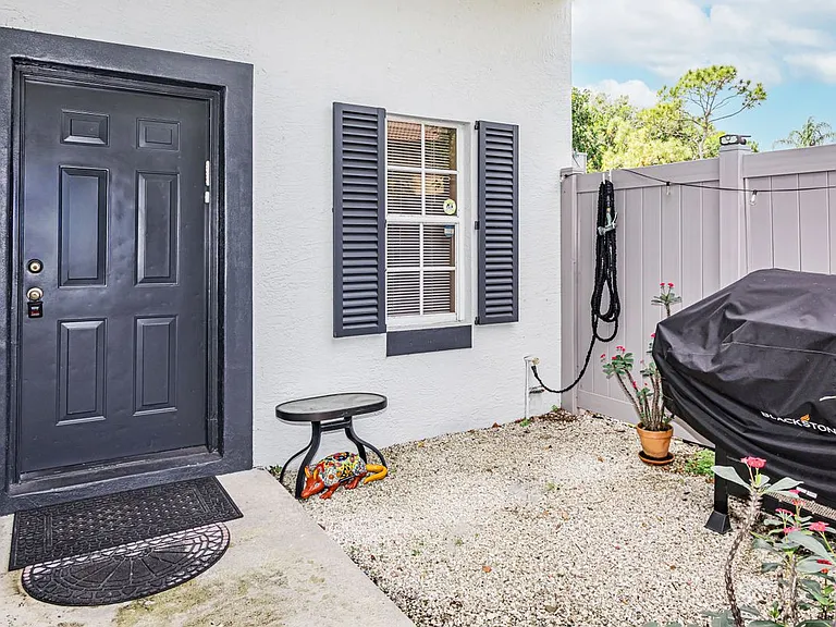 1651 Hawthorne Pl — Photo 10
