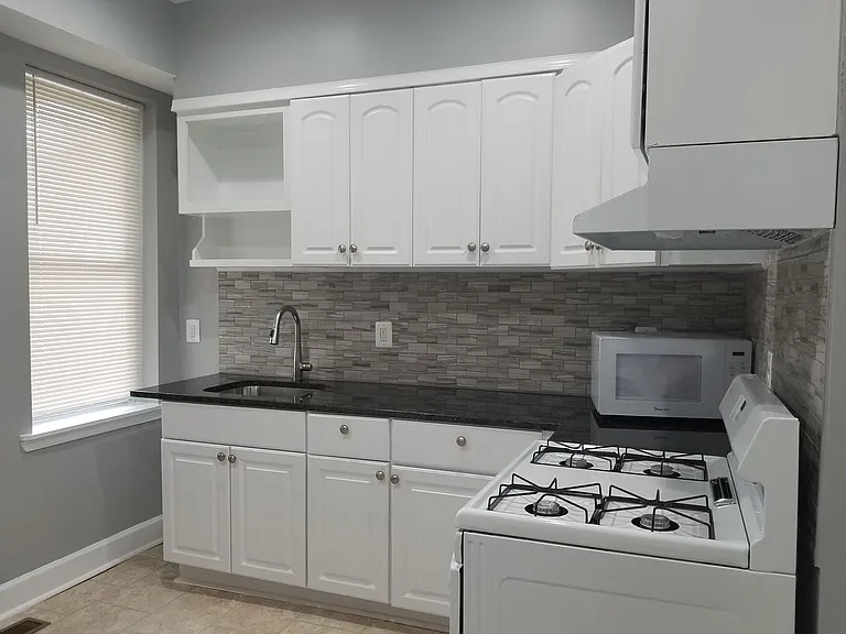 522 Lyndhurst St — Photo 1