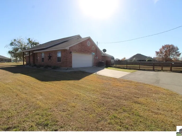 775 Cactus Ln — Photo 3