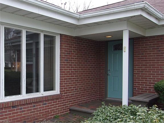 3rd image of 311 Wainwood Dr SE