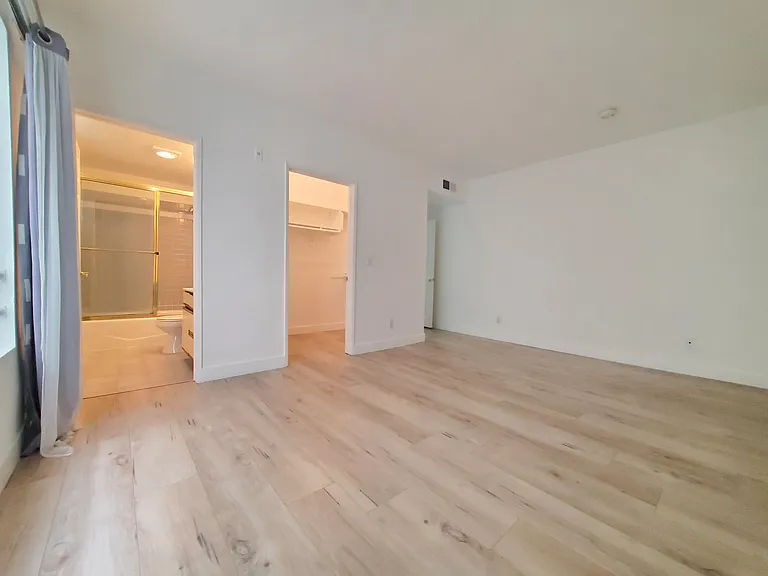 1546 Amherst Ave #103 — Photo 25