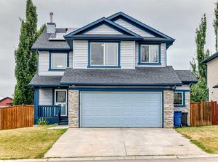 171 E Oakmere Grn, Chestermere, AB T1X 1N4