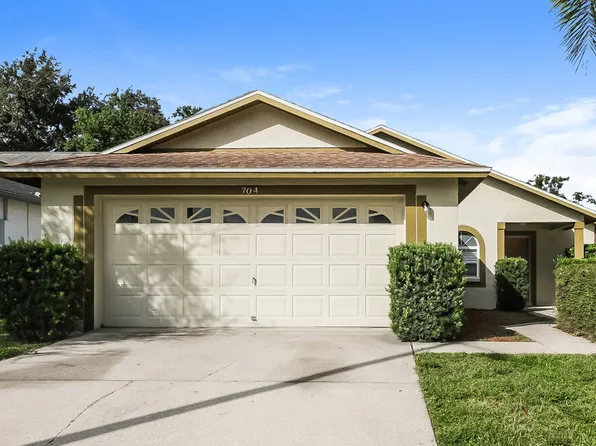 704 Sand Ridge Dr, Valrico, FL 33594
