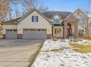 1370 Meadow Ave, Shoreview, MN 55126