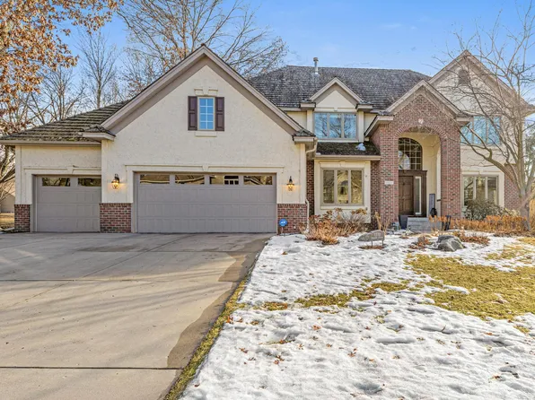 1370 Meadow Ave, Shoreview, MN 55126