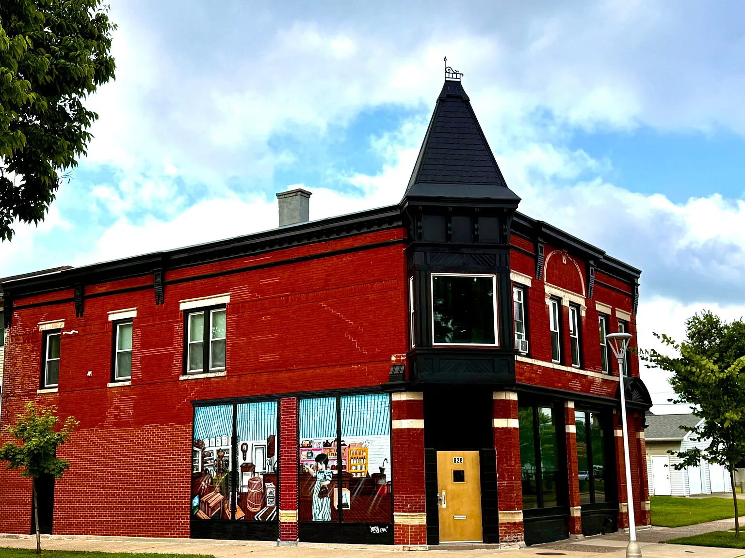 828 Vine Street — Photo 2
