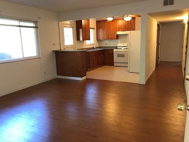 2nd image of 18117 Redwood Rd