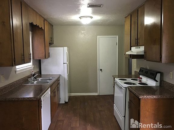 3rd image of 749 Pointe Ct APT C