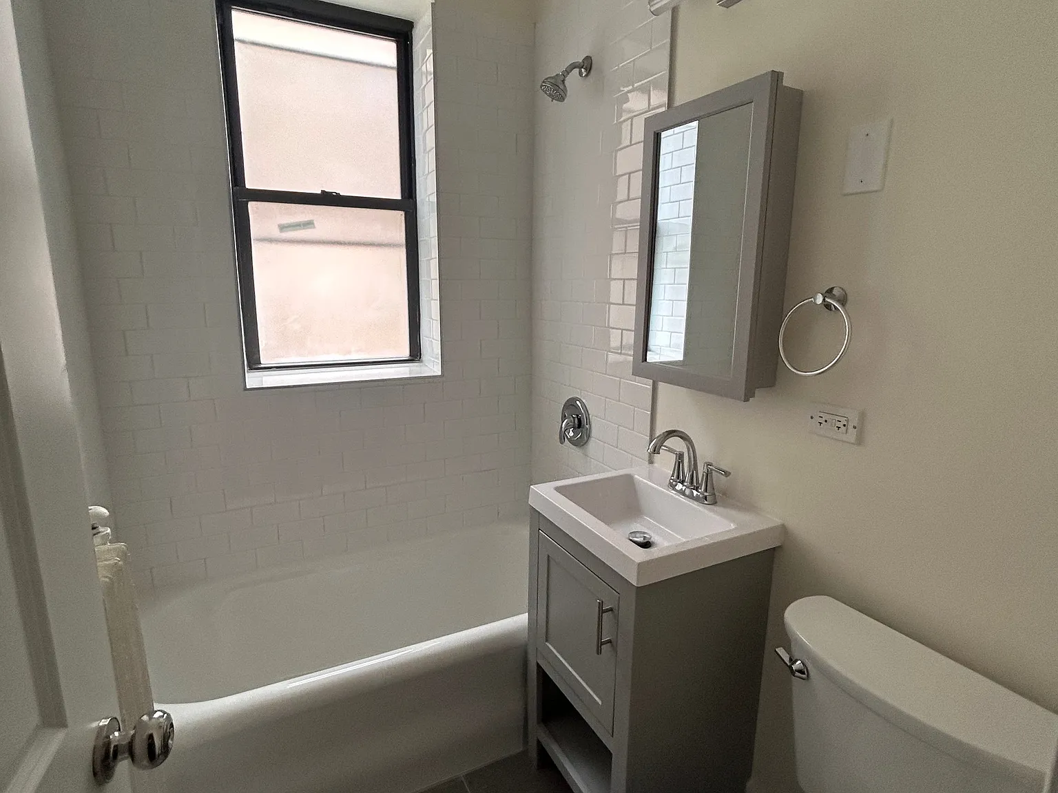825 Main St — Photo 4