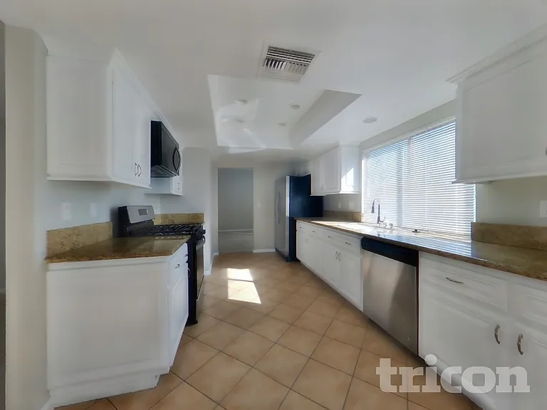 3401 Spruce St — Photo 5