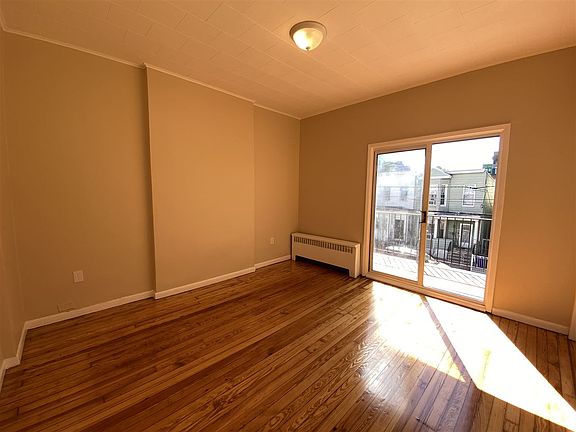5th image of 24 Clarke Ave Floor 2