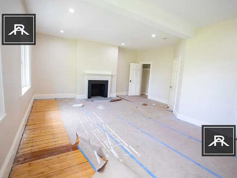 1728 Beacon St — Photo 9