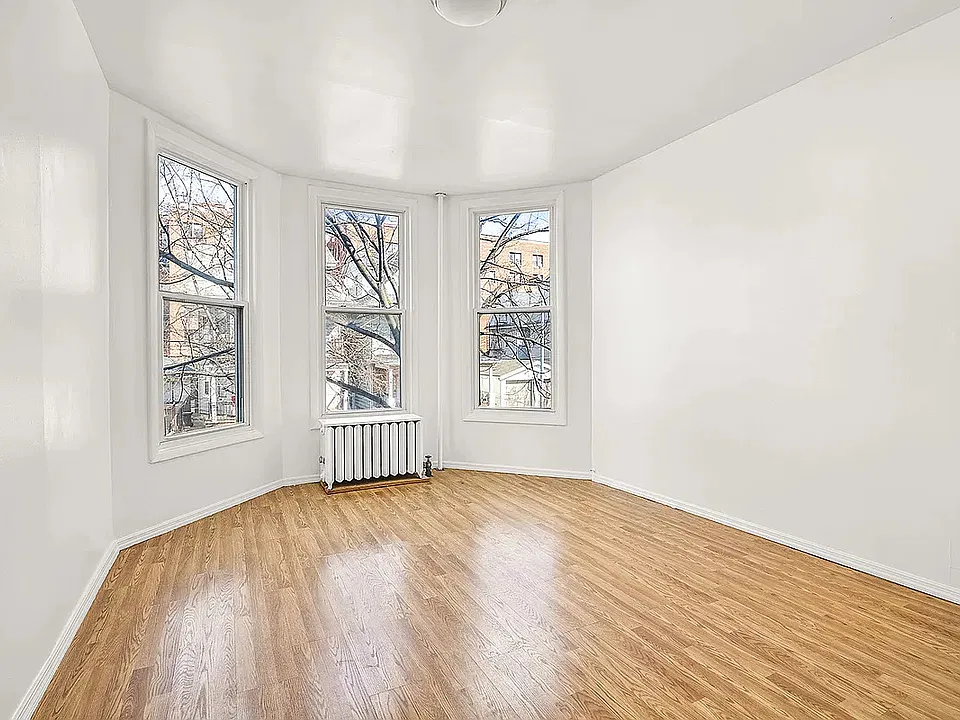 182 E 5th St #2