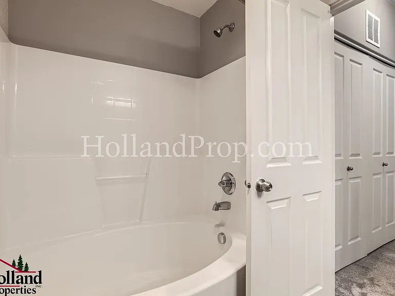 11845 NW Stone Mountain Ln #303 — Photo 8