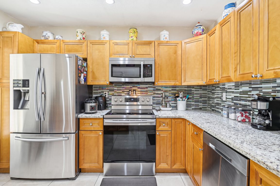 SW 169th St 5343-010.jpg